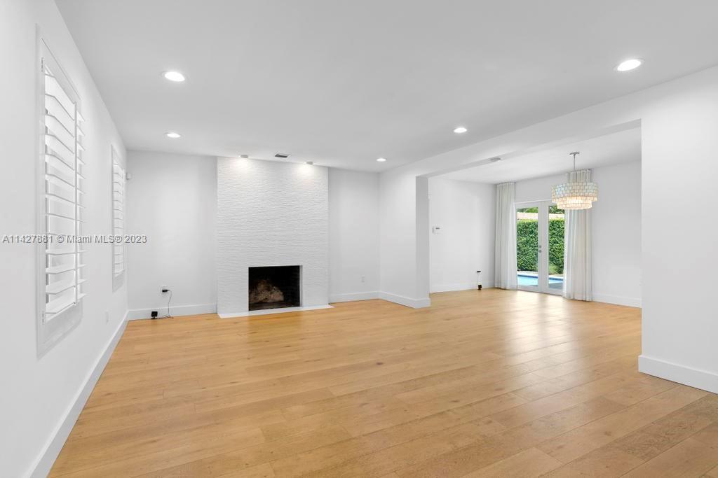 1525 Mantua Ave