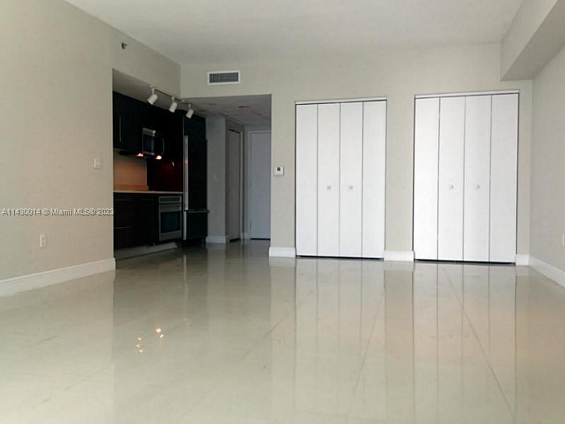 475 Brickell Ave # 910