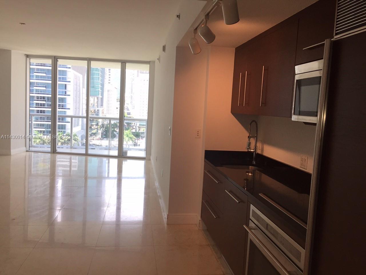 475 Brickell Ave # 910