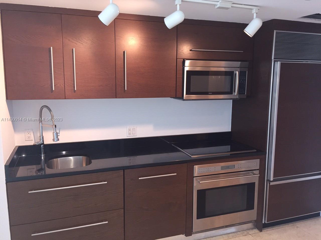 475 Brickell Ave # 910