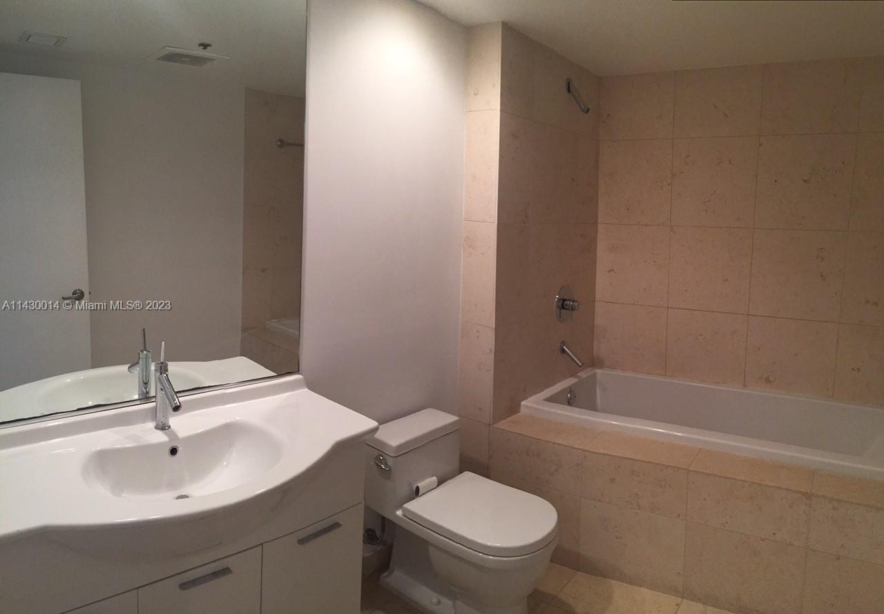 475 Brickell Ave # 910