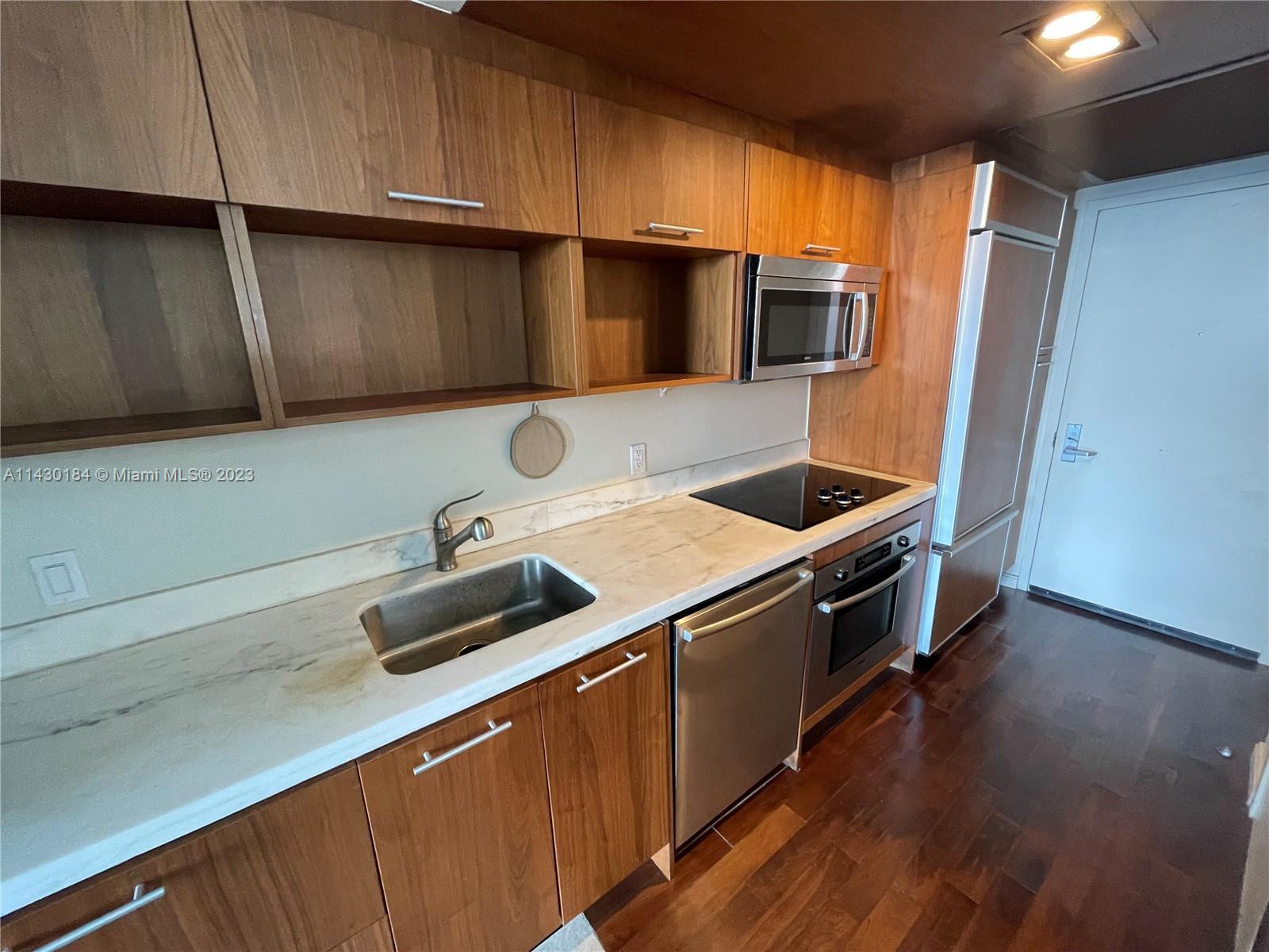 50 Biscayne Blvd # 907
