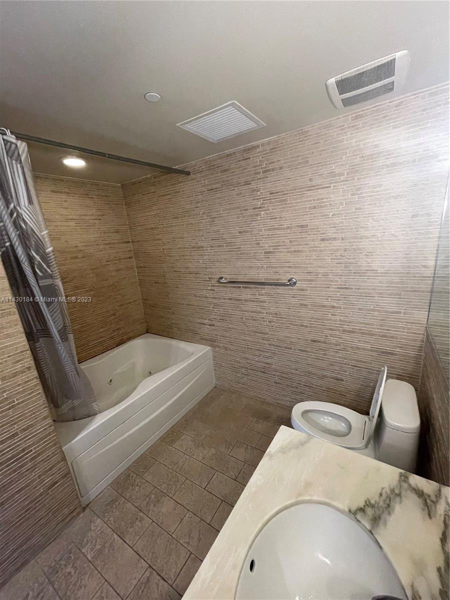 50 Biscayne Blvd # 907