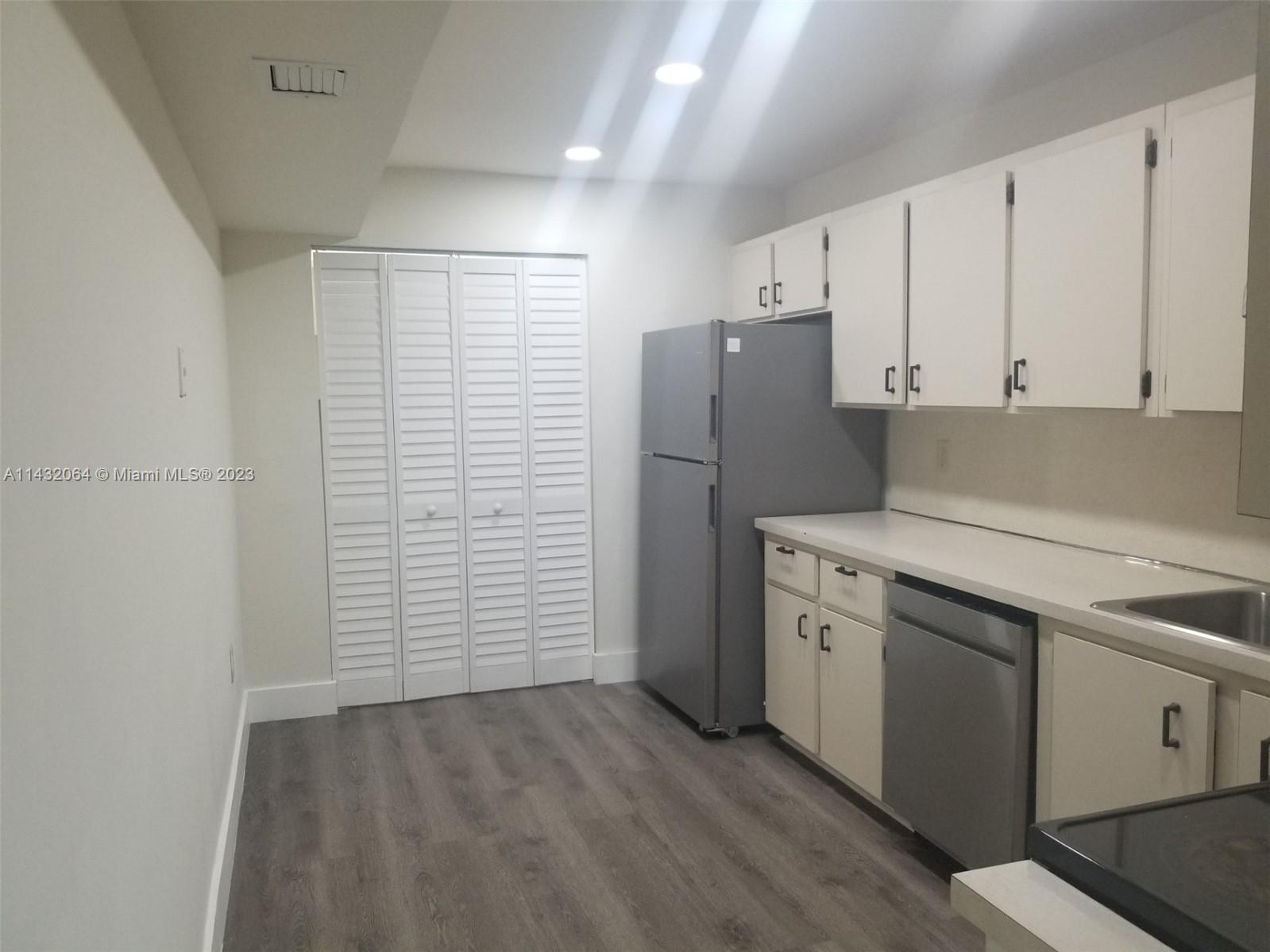 9124 Collins Ave # 404