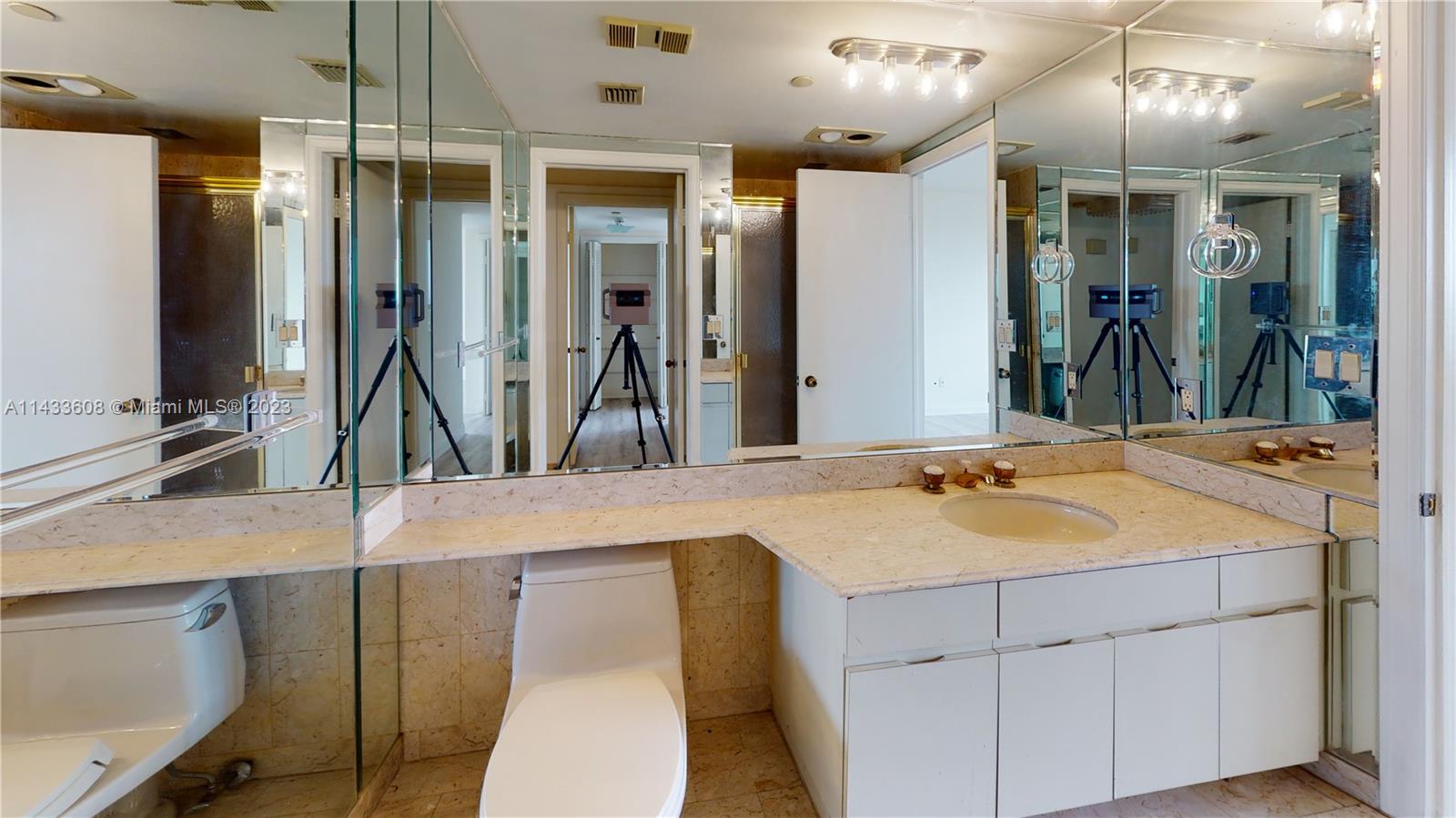 11113 Biscayne Blvd # 1054