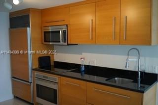 475 BRICKELL AV # 3808
