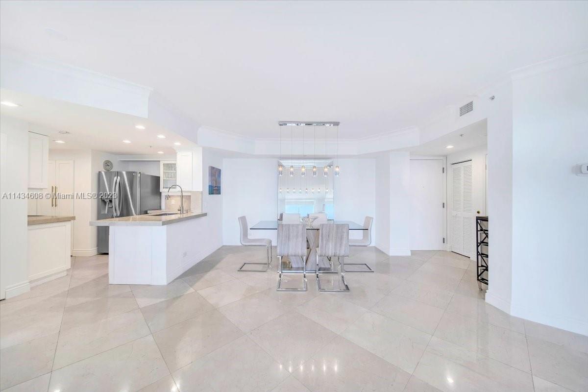 701 Brickell Key Blvd # 2111