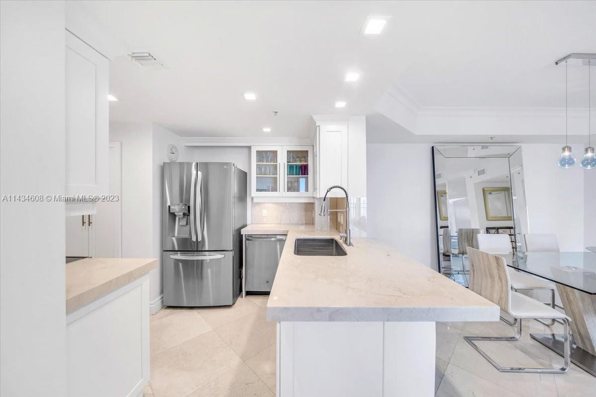 701 Brickell Key Blvd # 2111