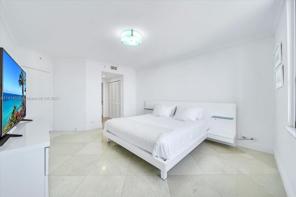 701 Brickell Key Blvd # 2111