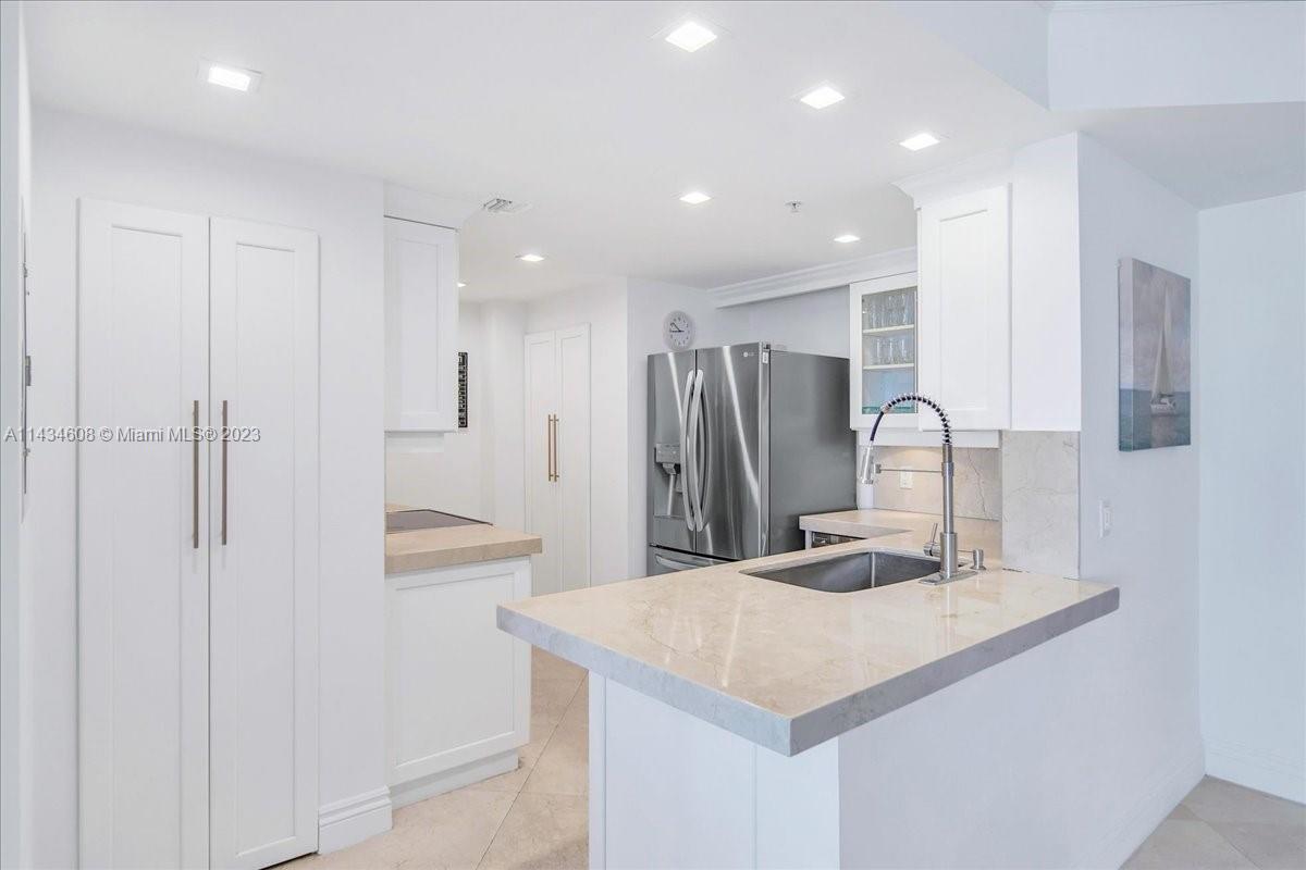 701 Brickell Key Blvd # 2111