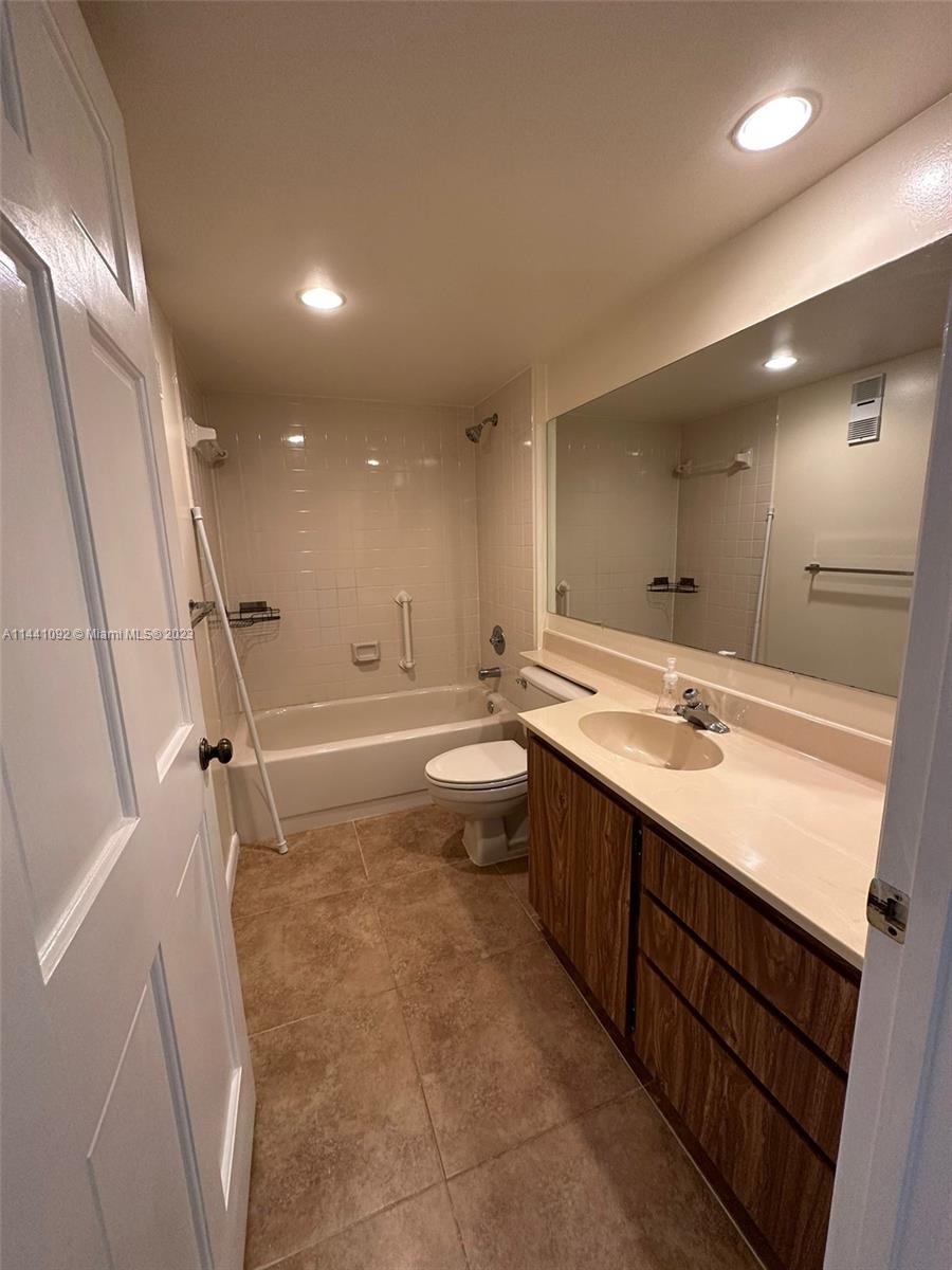 1703 Whitehall Dr # 401