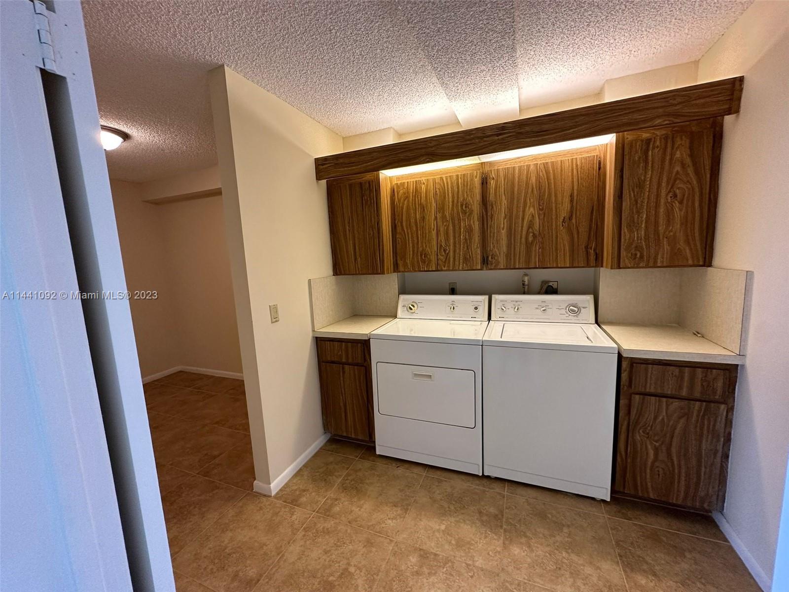 1703 Whitehall Dr # 401