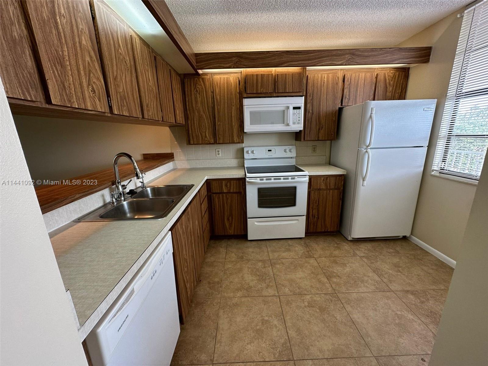 1703 Whitehall Dr # 401
