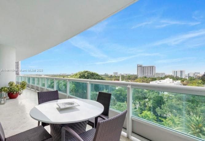 1643 Brickell Ave # 1006