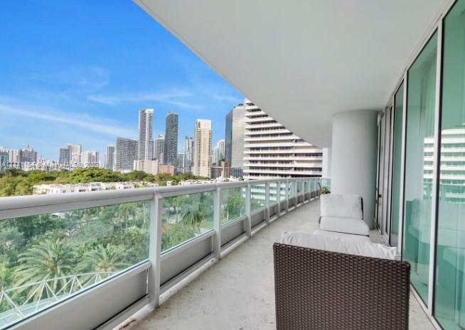 1643 Brickell Ave # 1006