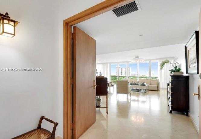 1643 Brickell Ave # 1006