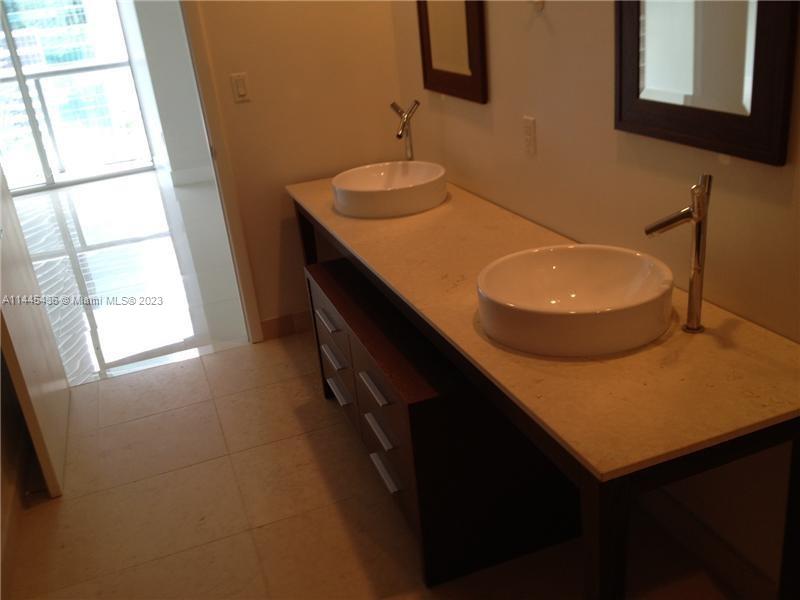 475 Brickell Ave # 2415