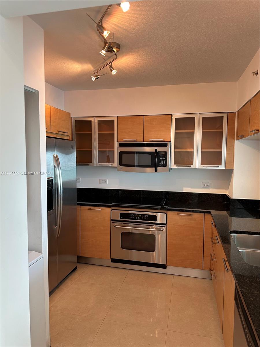 31 SE 5th St # 3101