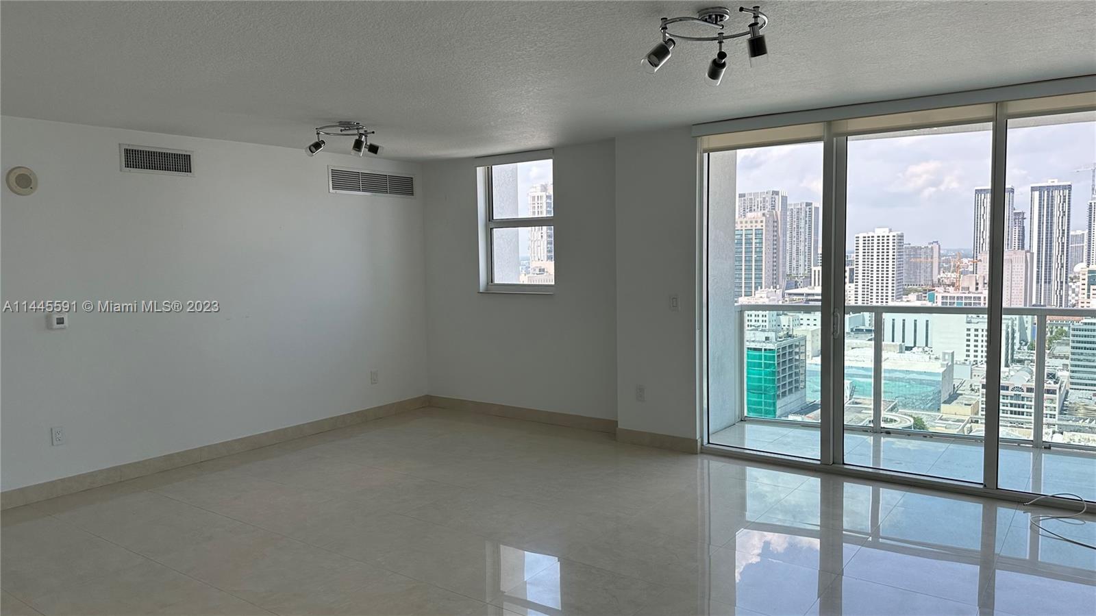 31 SE 5th St # 3101
