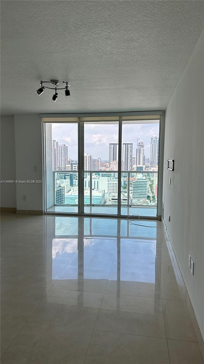 31 SE 5th St # 3101