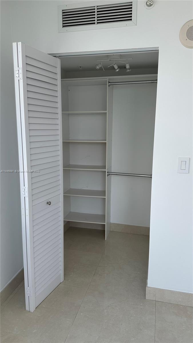 31 SE 5th St # 3101
