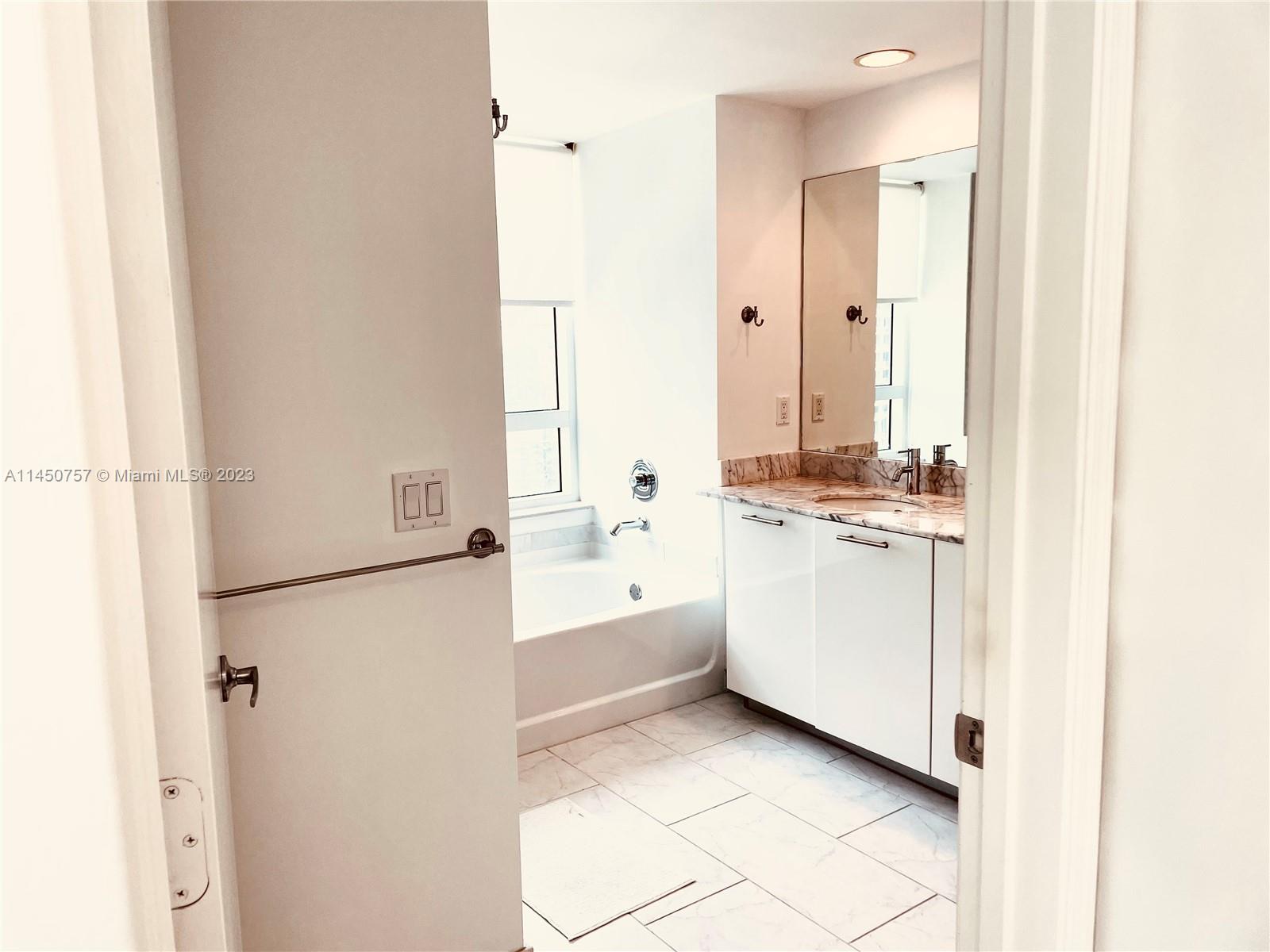 951 Brickell Ave # 3011