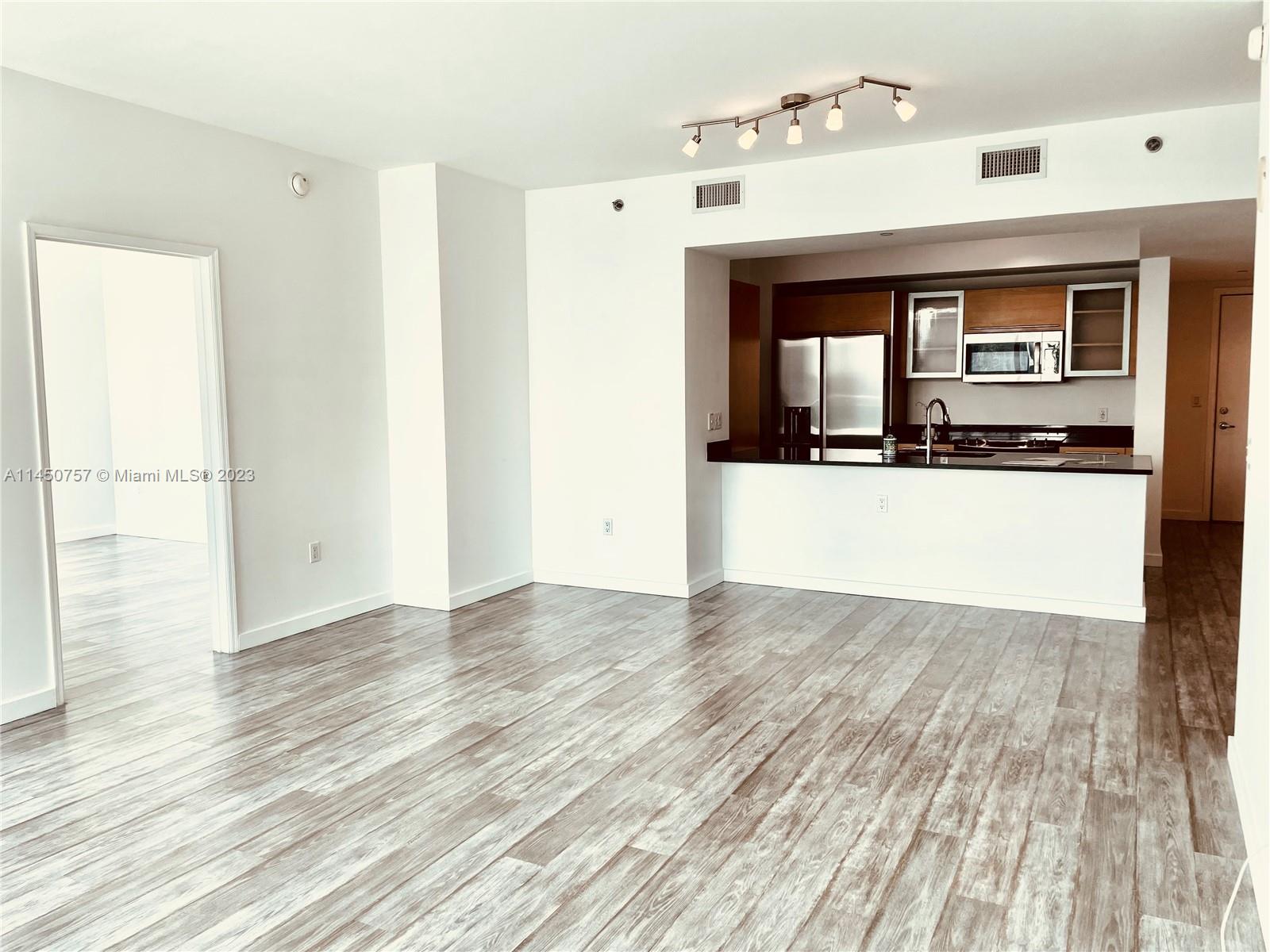 951 Brickell Ave # 3011