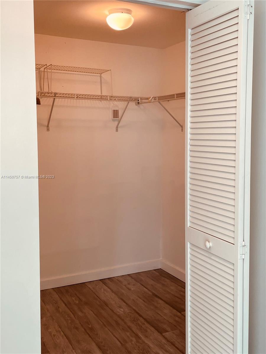 951 Brickell Ave # 3011