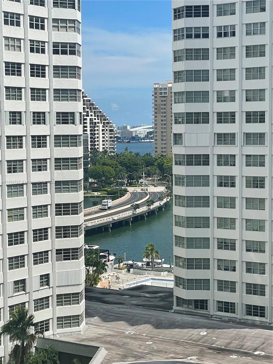 951 Brickell Ave # 3011