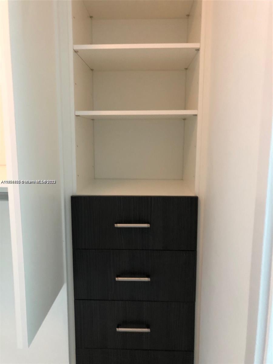 650 NE 32 St # 2402