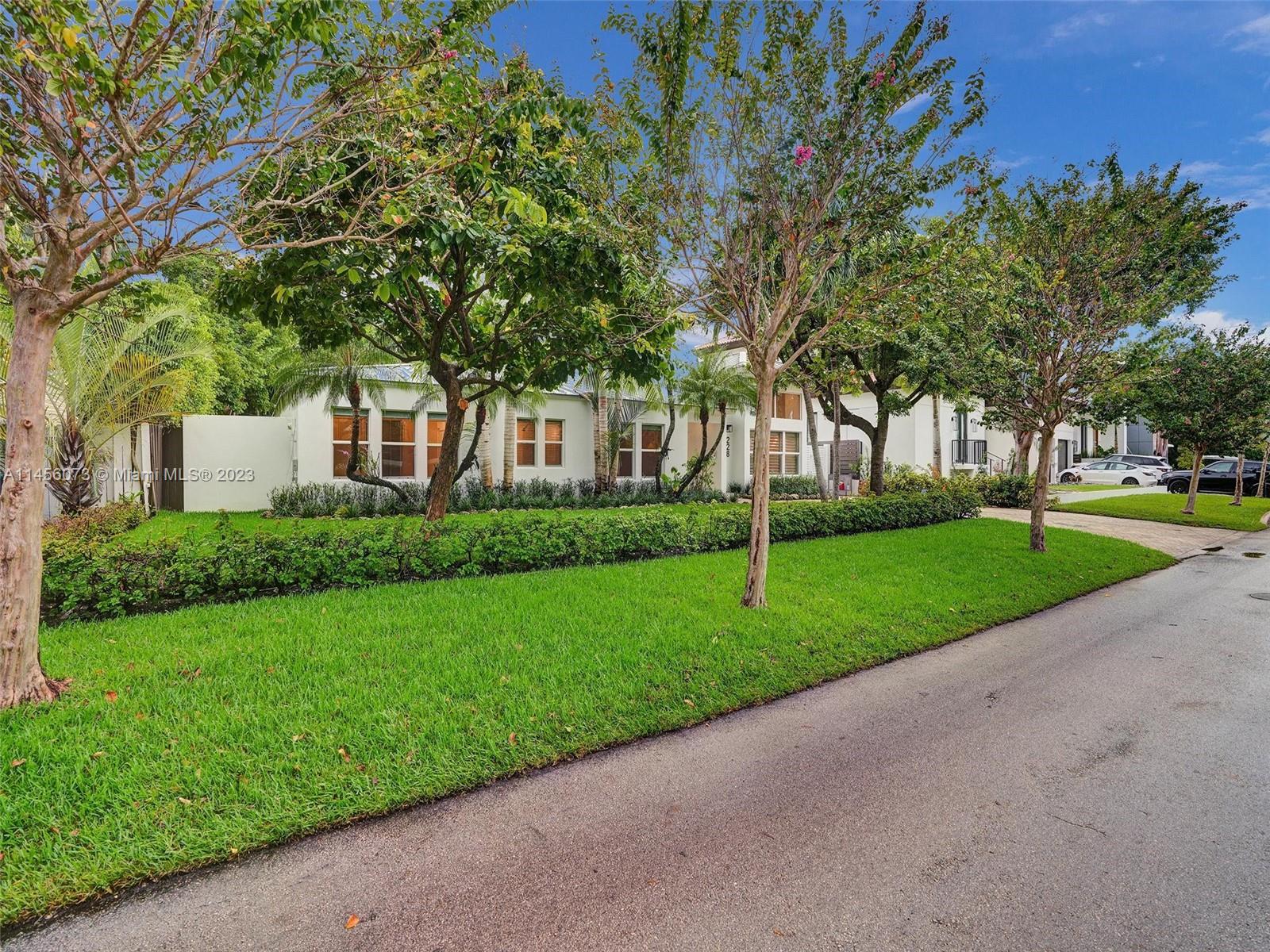 228 Westwood Dr