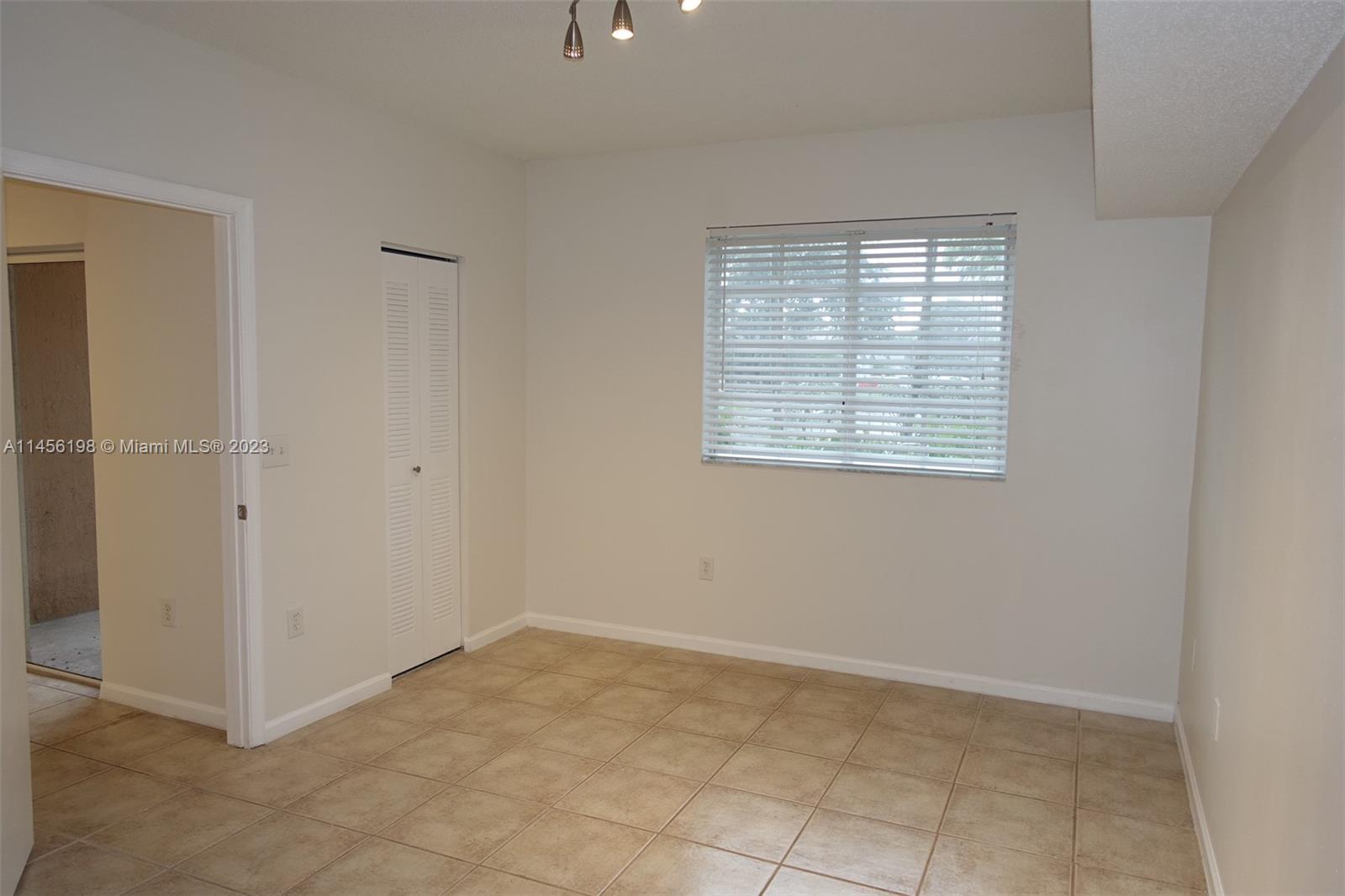 3271 Sabal Palm Mnr # 104