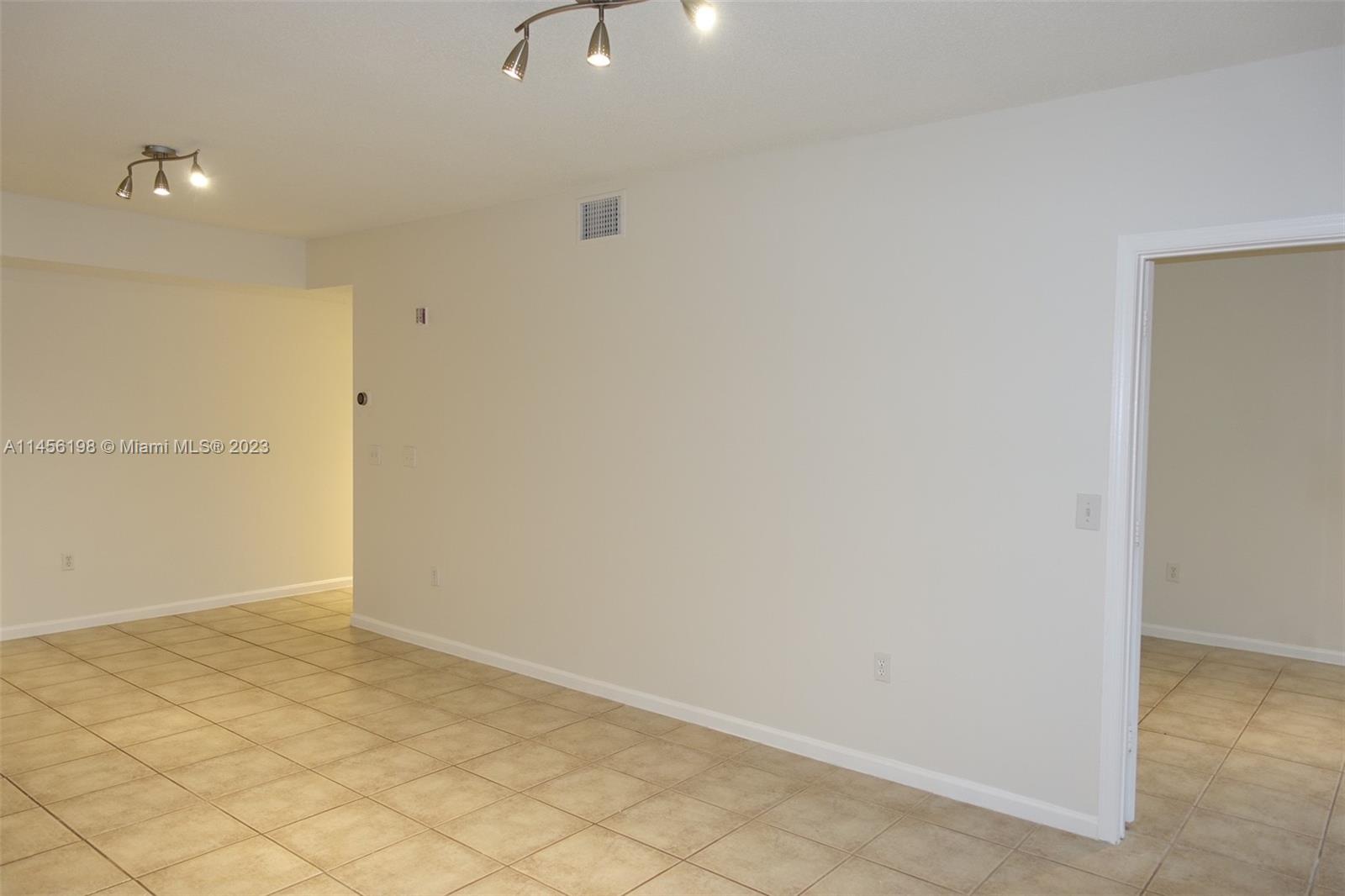 3271 Sabal Palm Mnr # 104