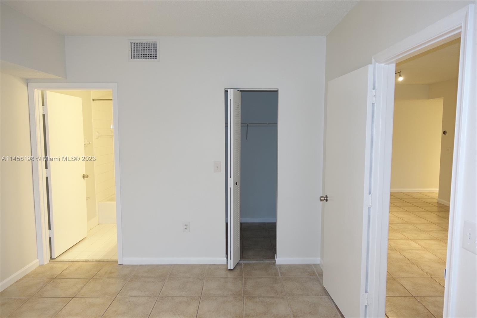 3271 Sabal Palm Mnr # 104