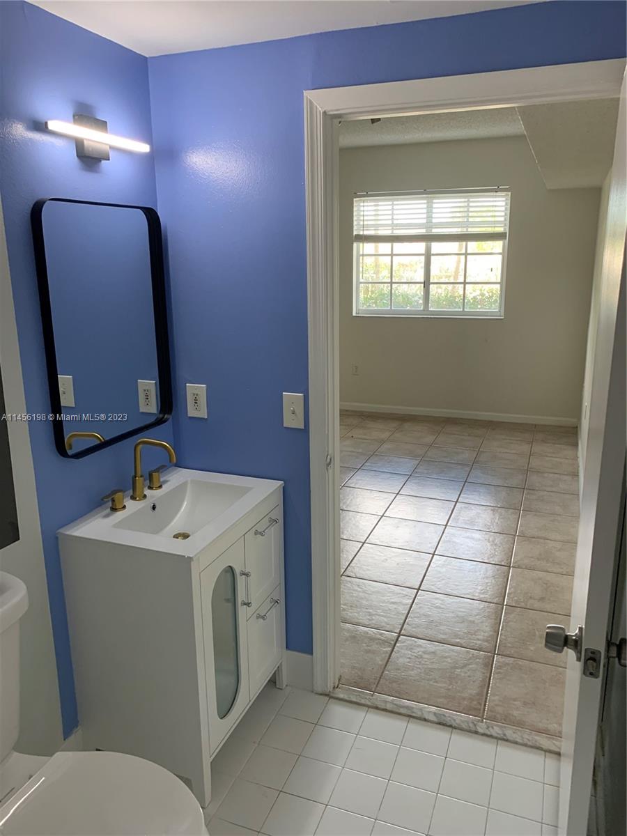 3271 Sabal Palm Mnr # 104