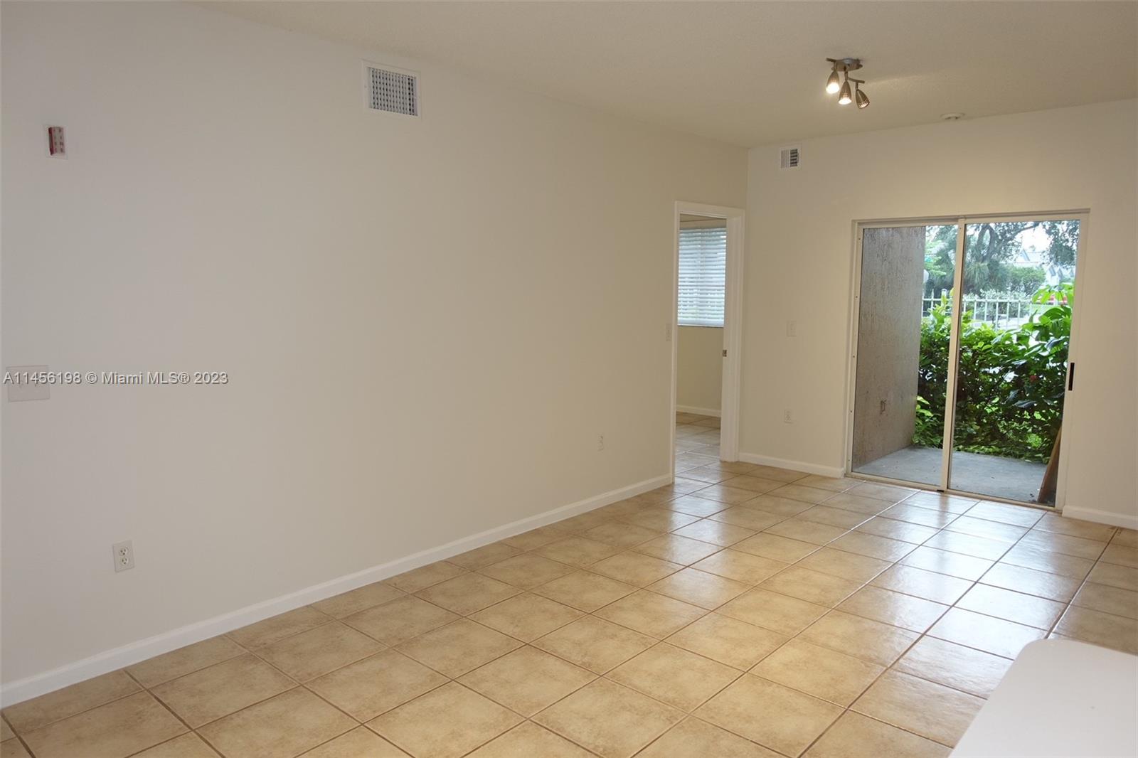 3271 Sabal Palm Mnr # 104