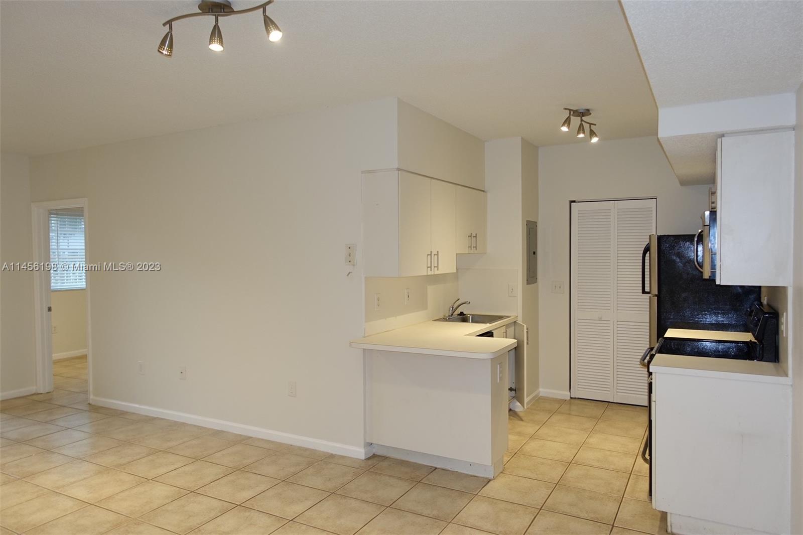 3271 Sabal Palm Mnr # 104