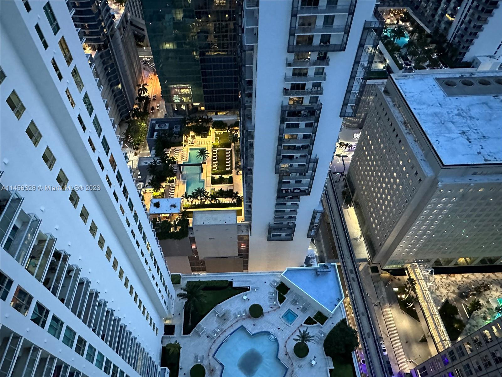 300 S Biscayne Blvd # 3809 Unit: PH-3809