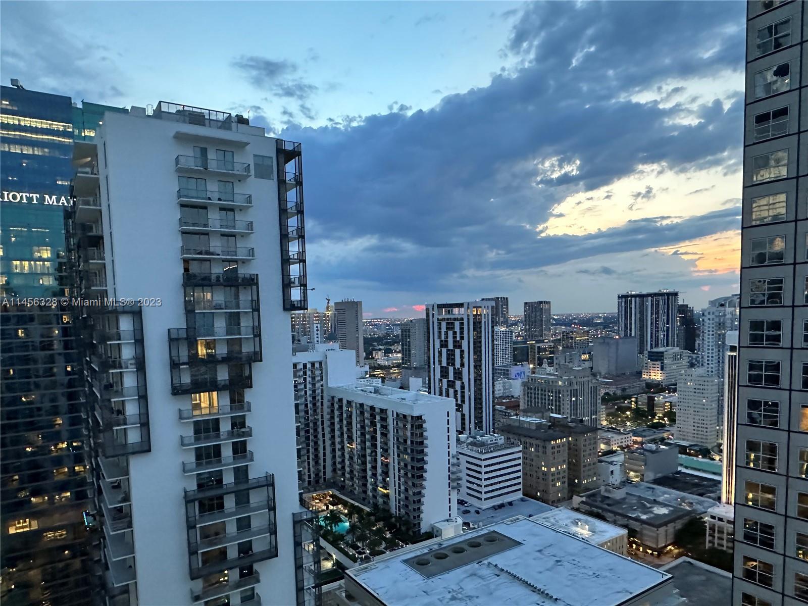 300 S Biscayne Blvd # 3809 Unit: PH-3809