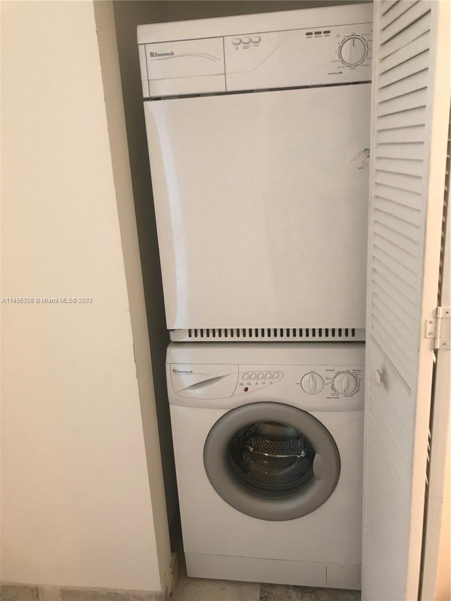 300 S Biscayne Blvd # 3809 Unit: PH-3809