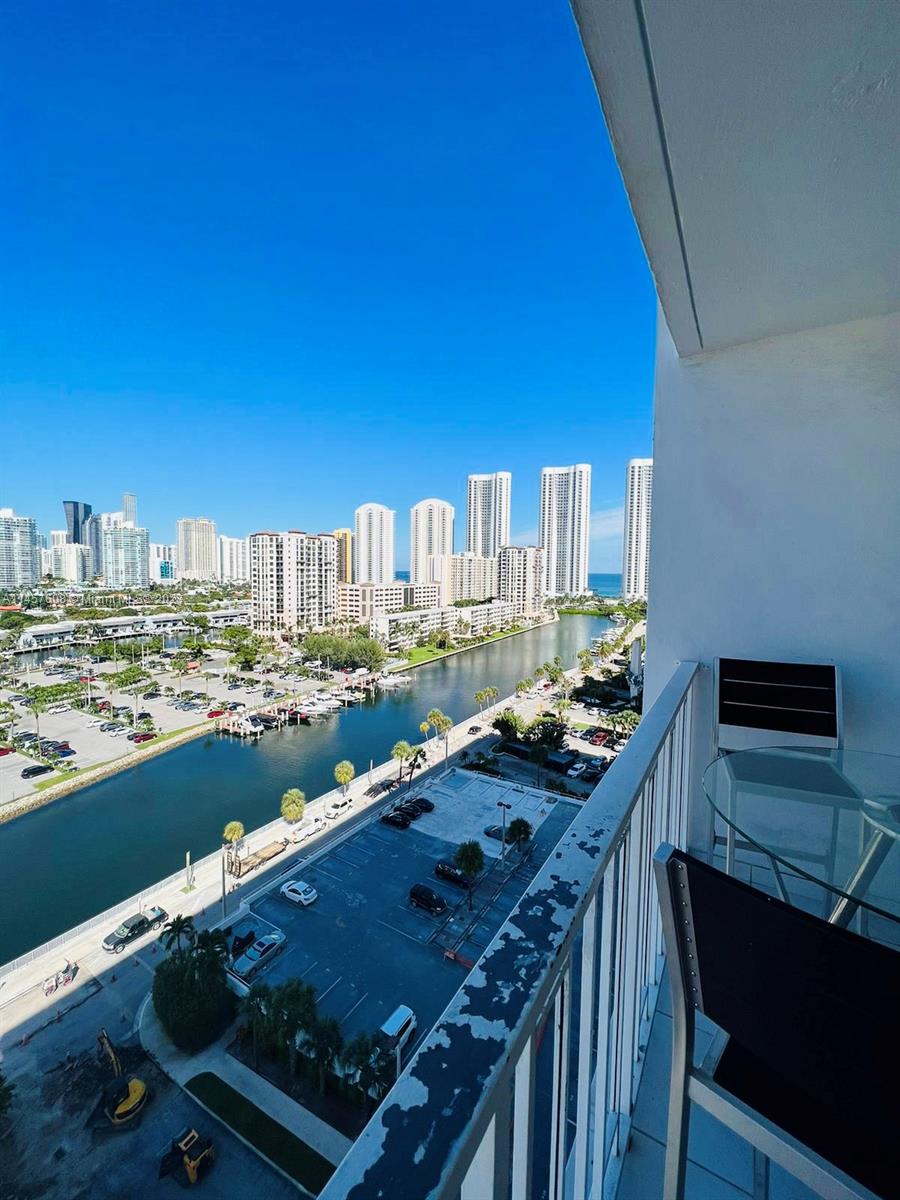 500 Bayview Dr # 1417