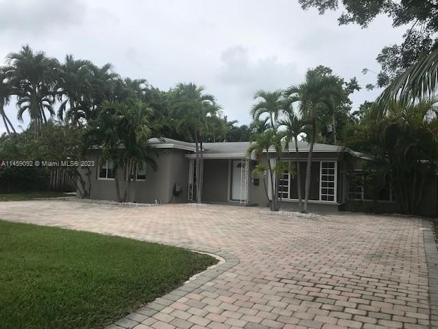 432 HAMPTON LN