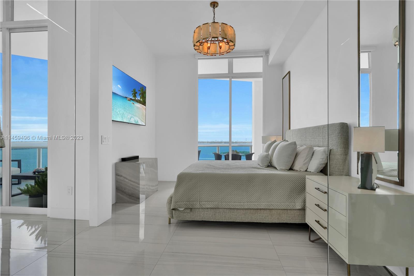 725 NE 22nd St Unit: PH2F