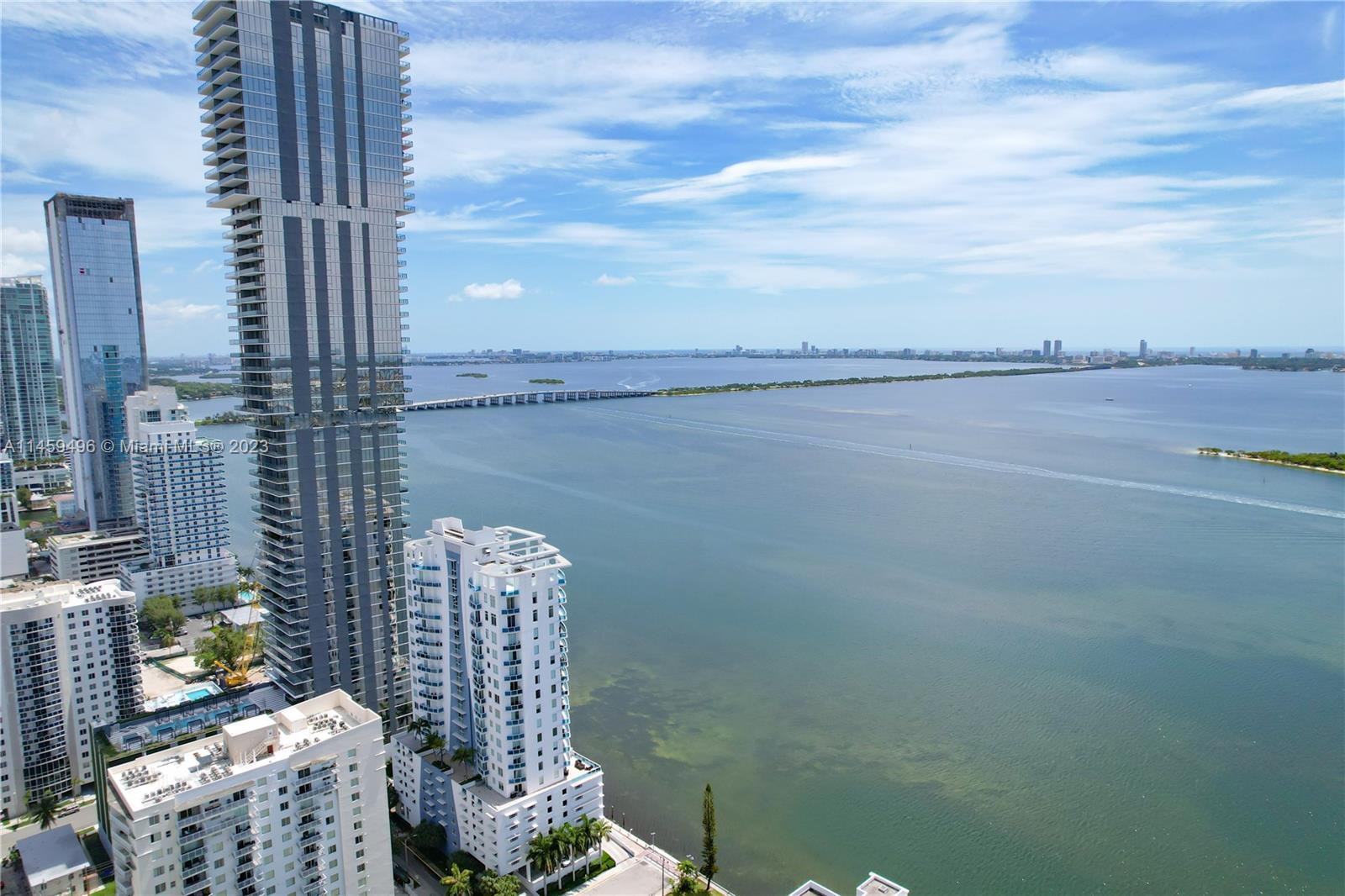 725 NE 22nd St Unit: PH2F