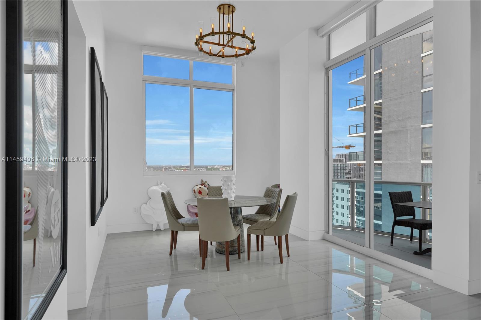 725 NE 22nd St Unit: PH2F