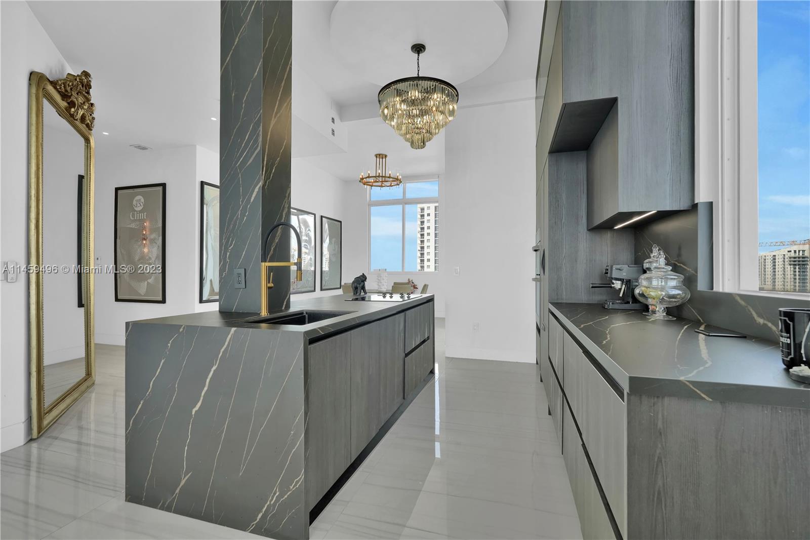 725 NE 22nd St Unit: PH2F