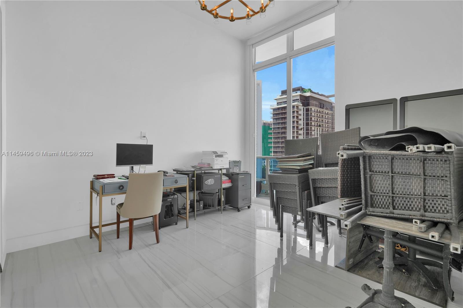 725 NE 22nd St Unit: PH2F