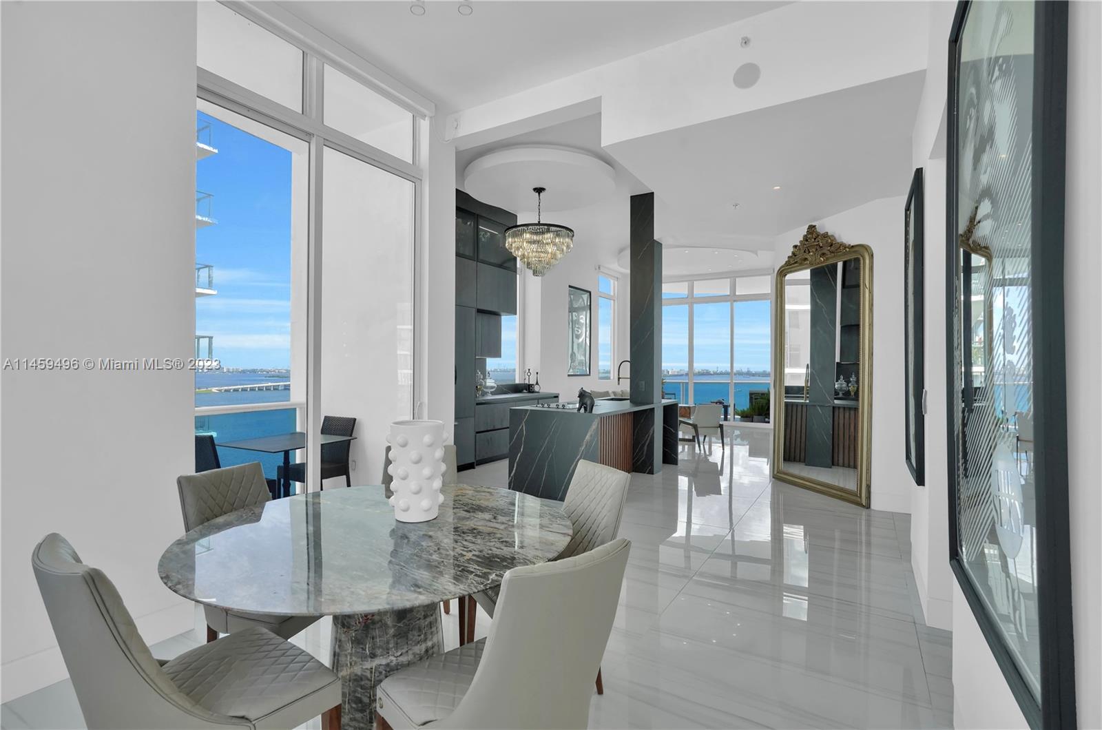 725 NE 22nd St Unit: PH2F