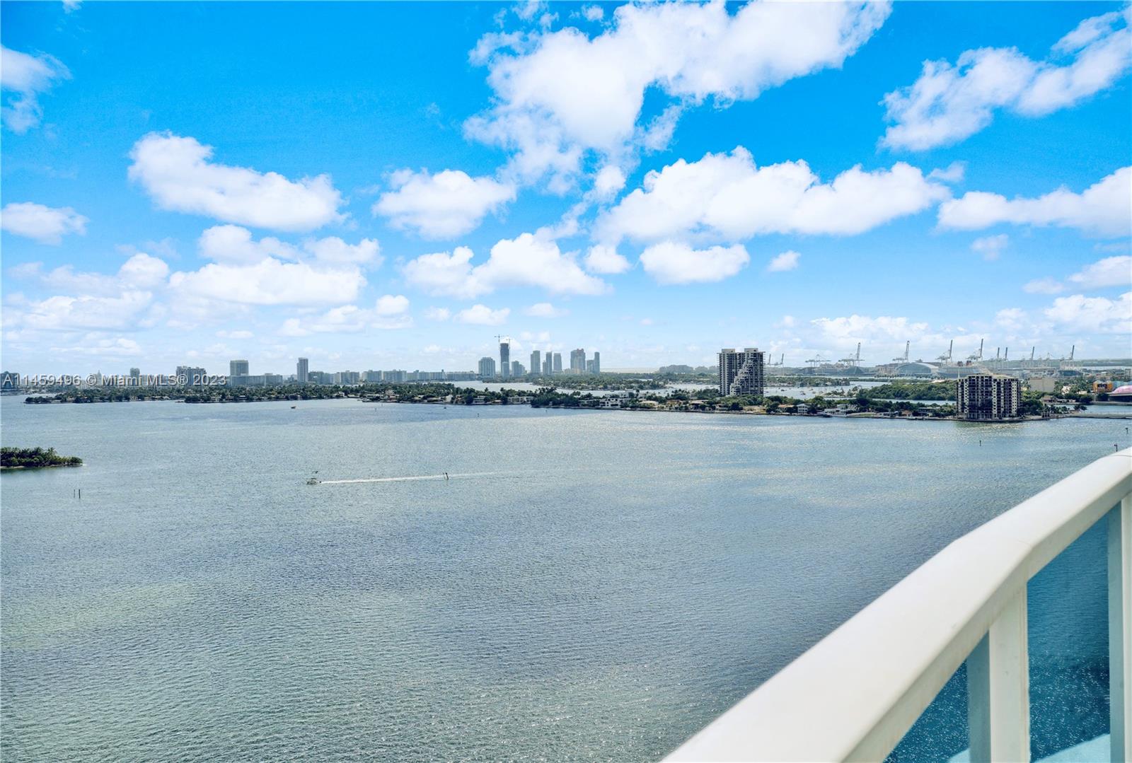 725 NE 22nd St Unit: PH2F