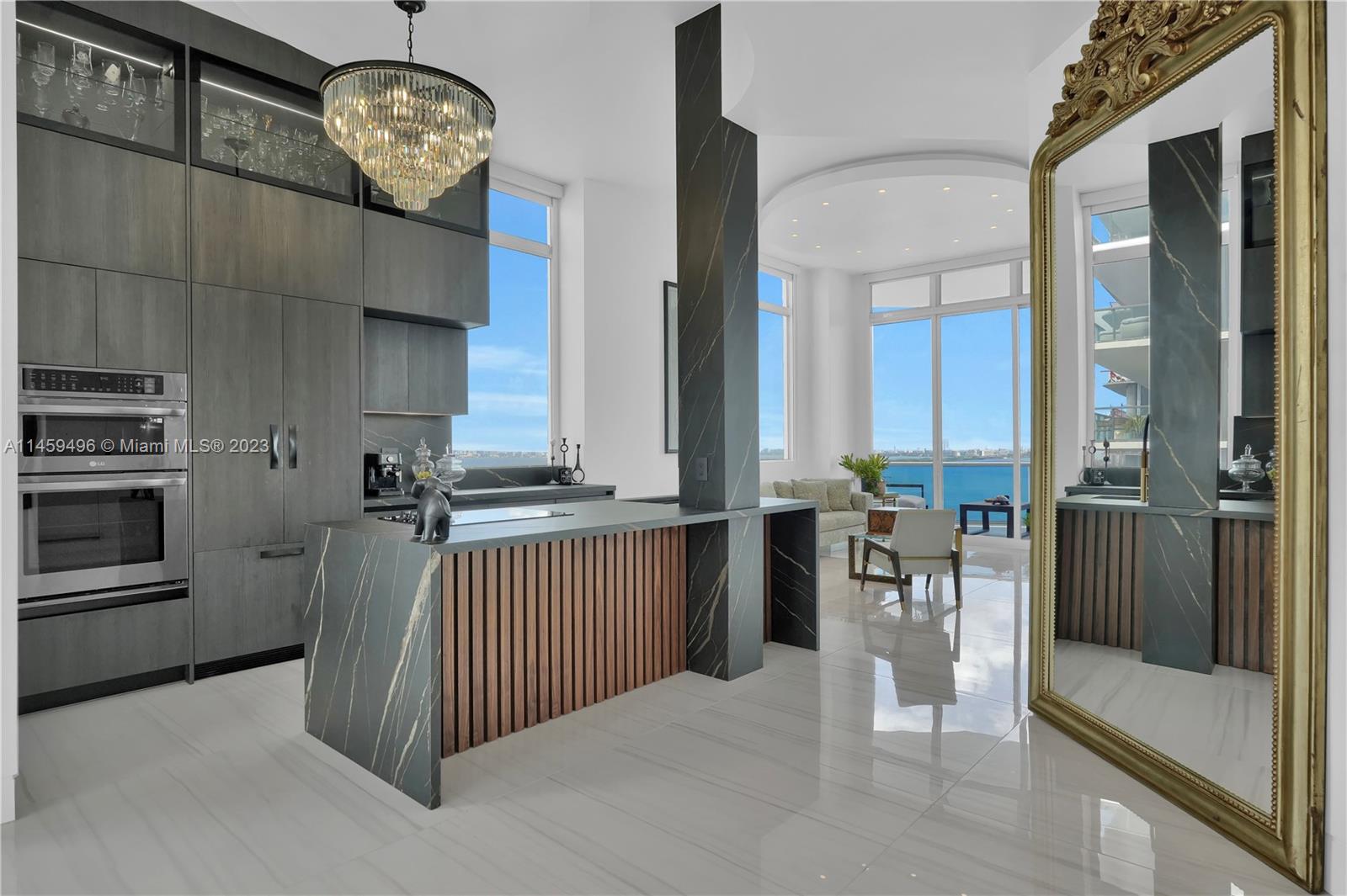 725 NE 22nd St Unit: PH2F